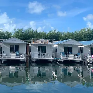 Aqua At Hurricane Hole Marina Отель
